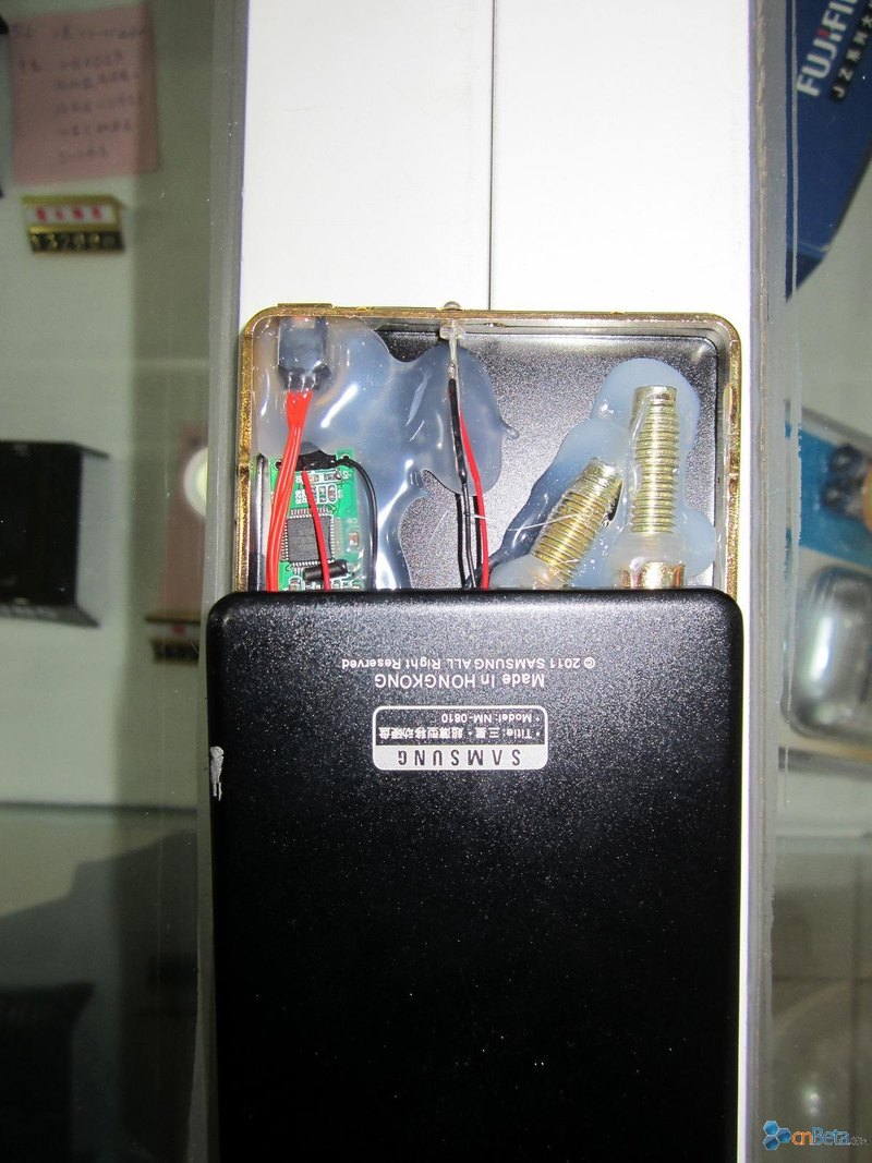 Illustration for article titled Duped Shopper Gets HDD Filled with Stupid Glue and Other Worthless Crap